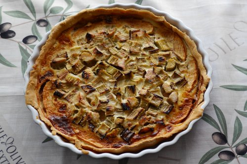 Tarte à la rhubarbe à ma façon peu sucrée- votre dieteticienne - valerie coureau Tarte à la rhubarbe à ma façon peu sucrée- votre dieteticienne - valerie coureau